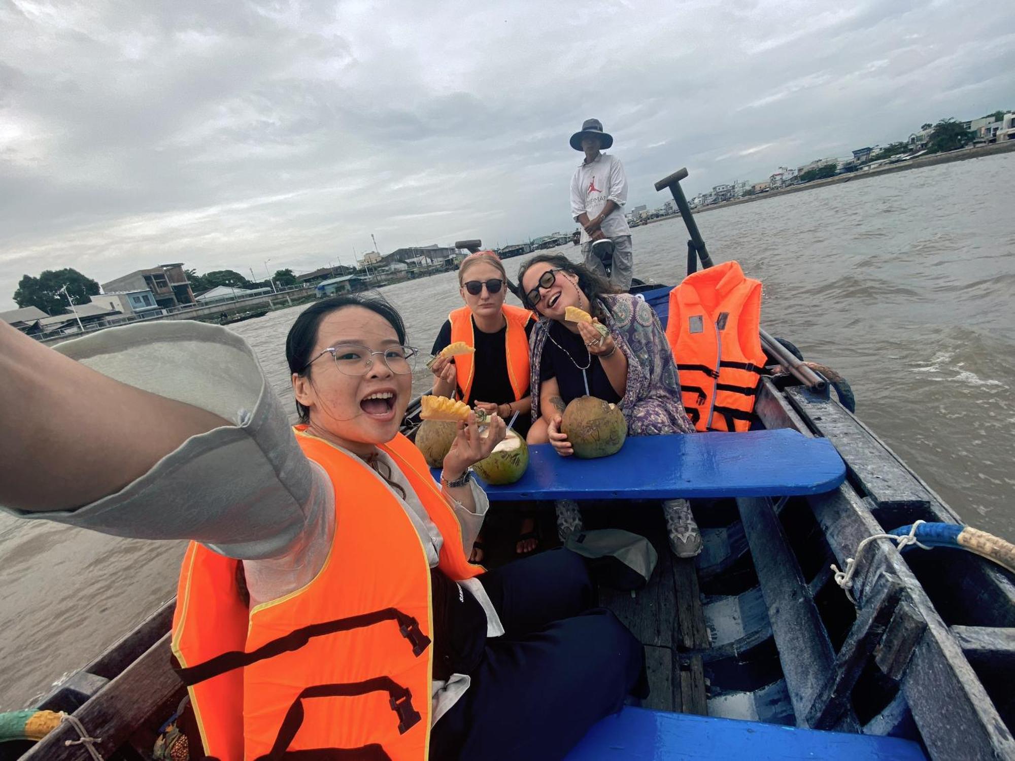 อโดรา เซ็นทรัล พาร์ค Hostel เกิ่นเทอ ภายนอก รูปภาพ